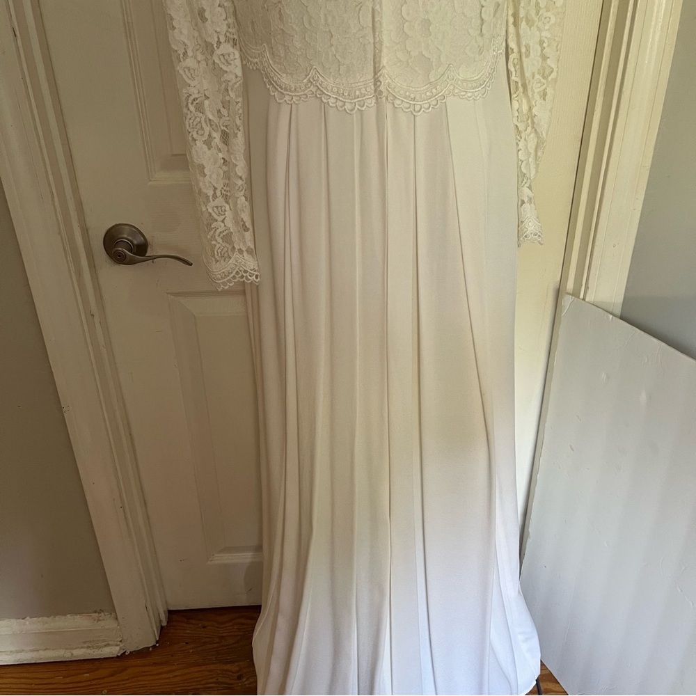 Jessica McClintock Ivory Lace Wedding Dress (14) - Picture 3 of 13